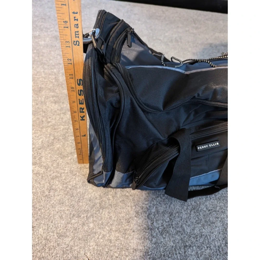 Authentic Perry Ellis Business 22-in Duffel Bag Black/ Blue